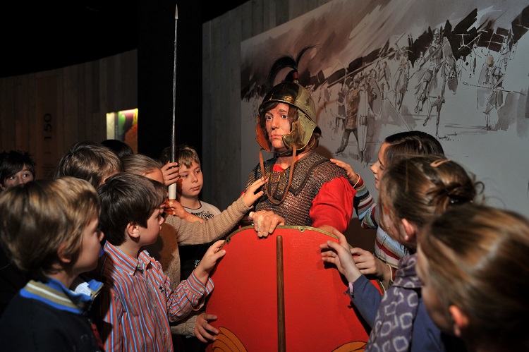 Kinderen in het Gallo-Romeins museum, Tongeren