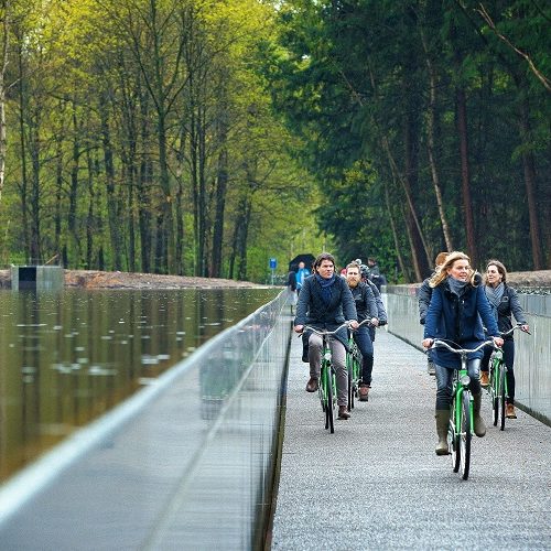 Logeren in Vlaanderen: fietsen door het water bokrijk